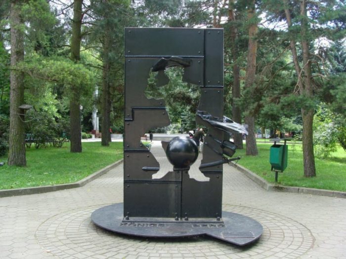 Памятник Барону Мюнхгаузену