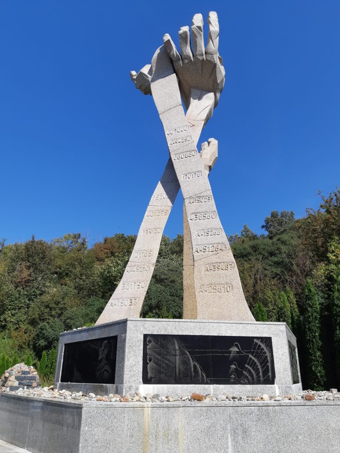 Памятник жертвам Холокоста в Янтарном