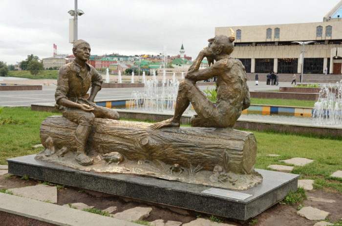 Скульптура «Загадки Шурале» в Казани